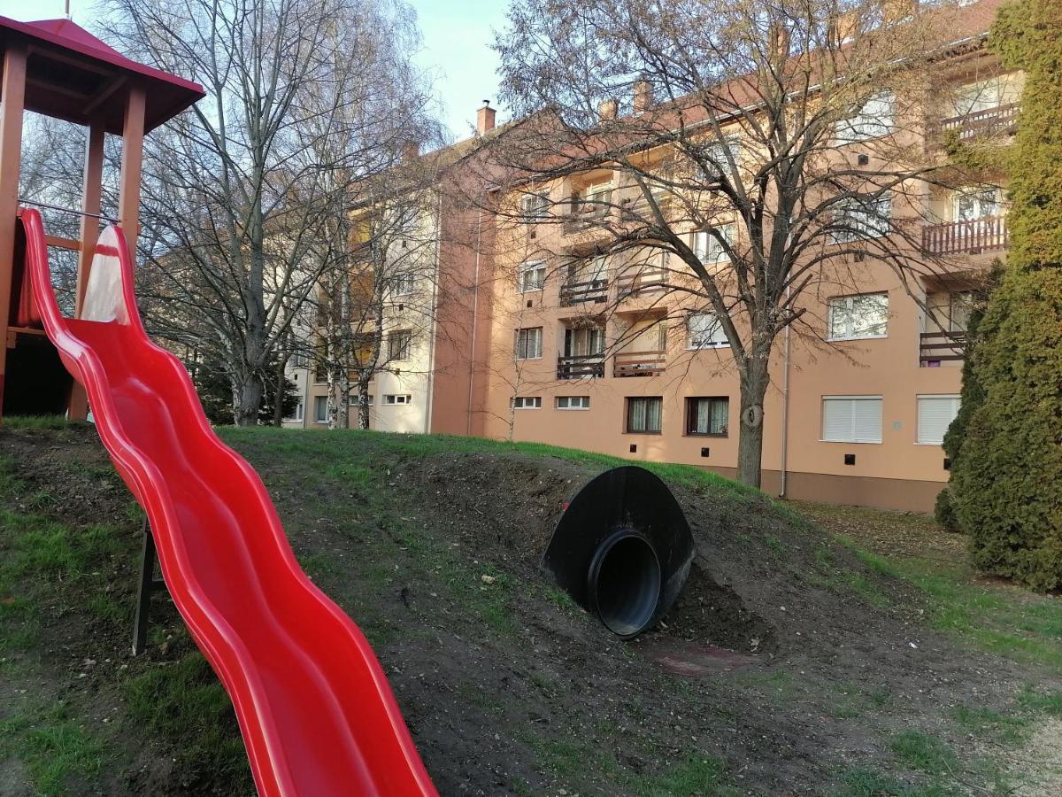 Newisland Family Apartman Sárvár Esterno foto