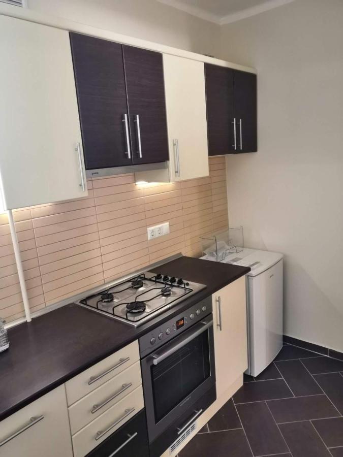 Newisland Family Apartman Sárvár Esterno foto